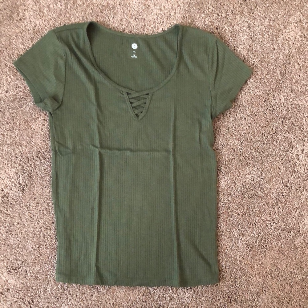 SO slim womens medium tee